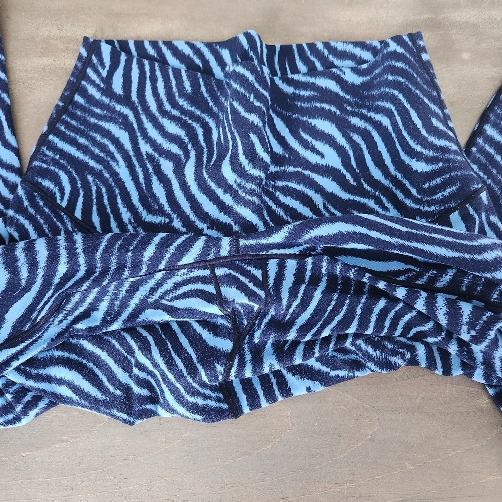 Aerie Real Me High Waisted Blue Zebra Printed Leggings - Size S/25-inch Inseam - Picture 3 of 6